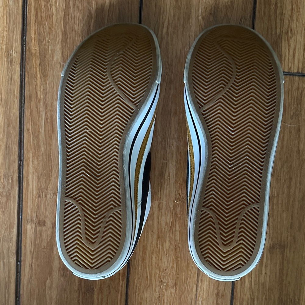Nike White and Brown Unisex Sneakers
US Size 7 - Picture 6 of 8